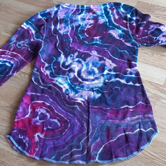 Gorgeous purple geode tie dye - Picture 3 of 3